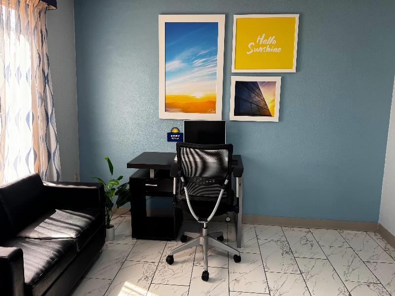 Days Inn by Wyndham Lake City I-10 image