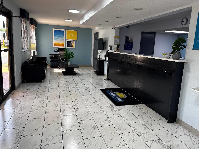 Days Inn by Wyndham Lake City I-10 image