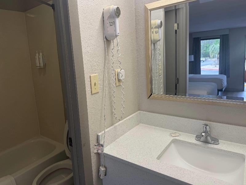 Days Inn by Wyndham Lake City I-10 image