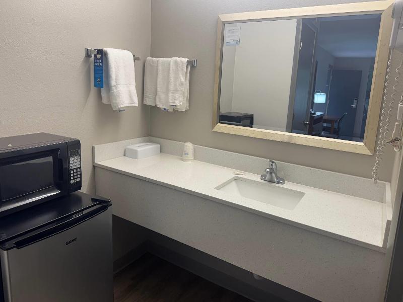 Days Inn by Wyndham Lake City I-10 image