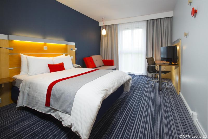 Holiday Inn Express London-Epsom Downs image