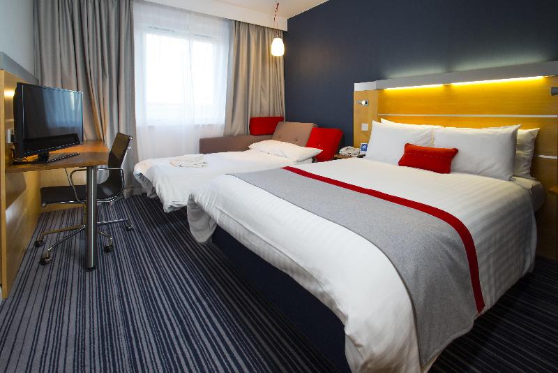Holiday Inn Express London-Epsom Downs image