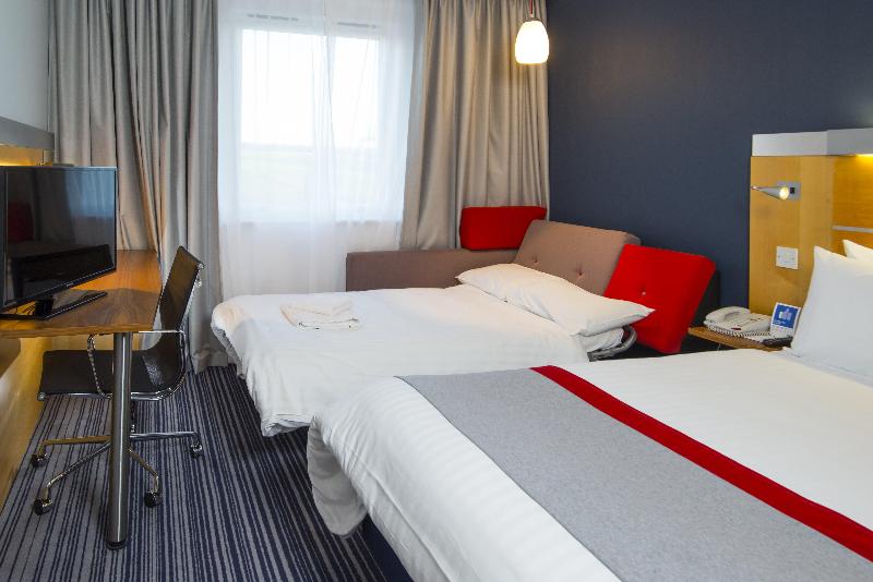 Holiday Inn Express London-Epsom Downs image