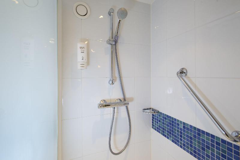 Holiday Inn Express London-Epsom Downs image