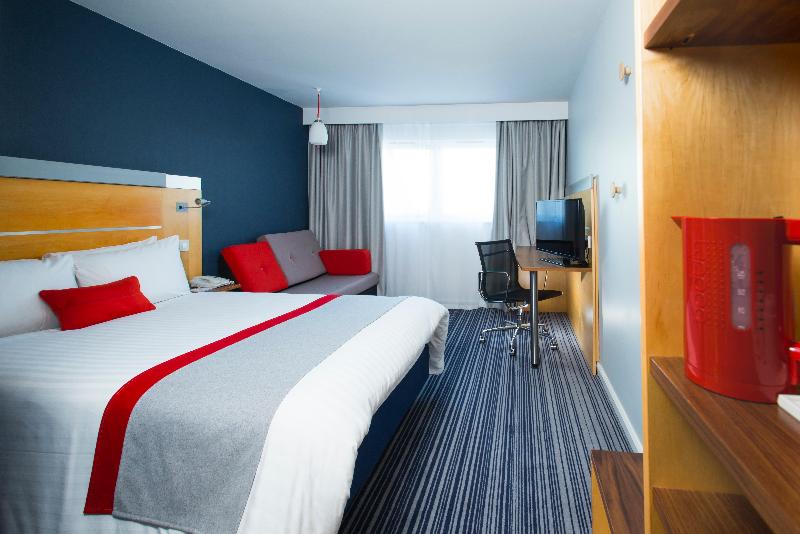 Holiday Inn Express London-Epsom Downs image