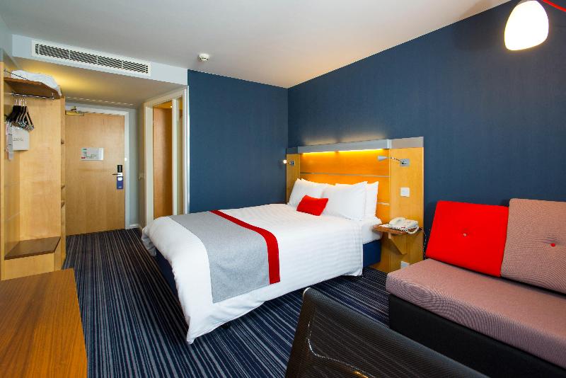 Holiday Inn Express London-Epsom Downs image