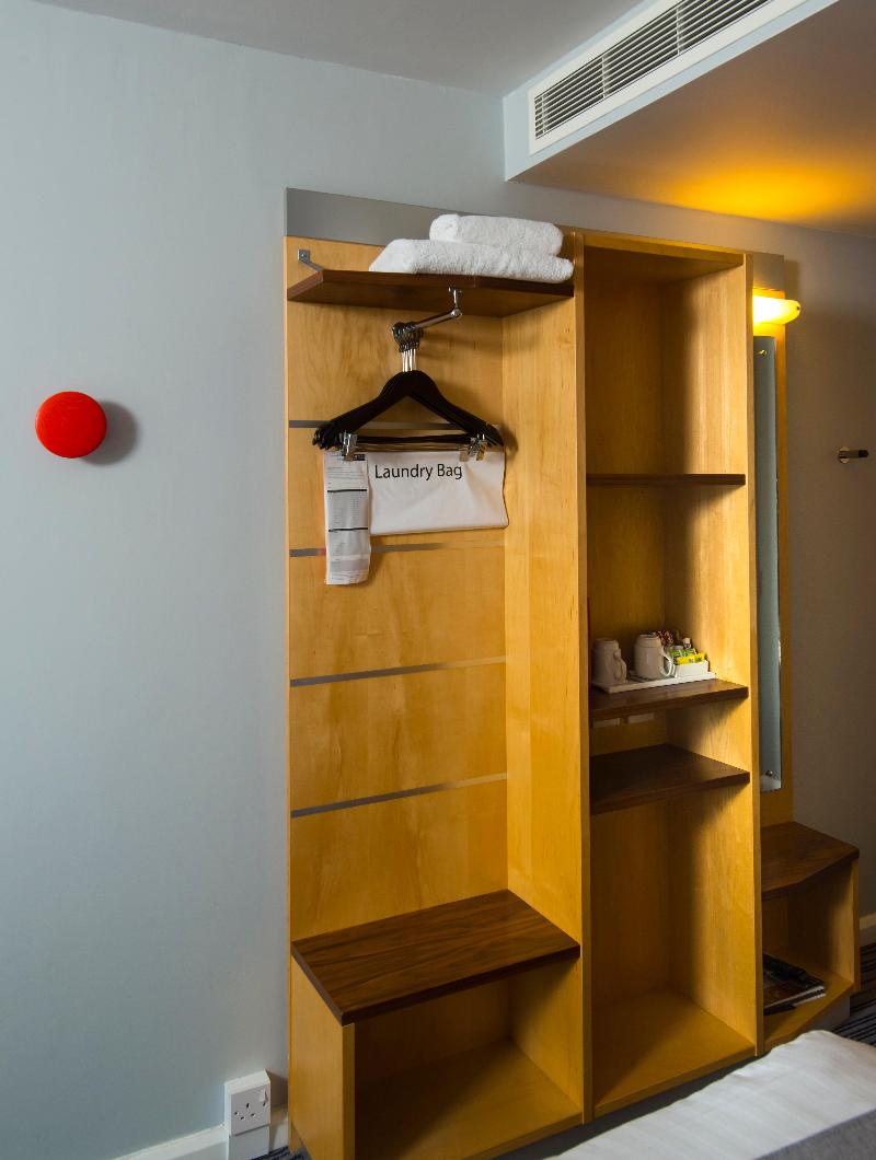 Holiday Inn Express London-Epsom Downs image