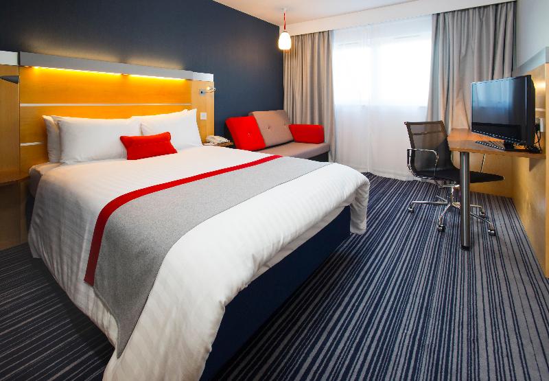 Holiday Inn Express London-Epsom Downs image