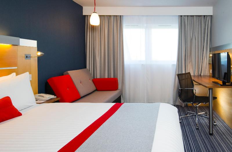 Holiday Inn Express London-Epsom Downs image