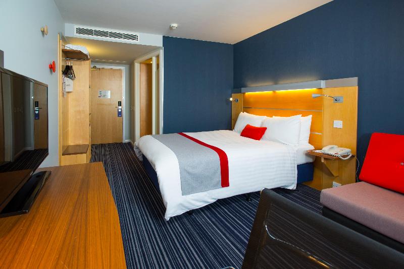 Holiday Inn Express London-Epsom Downs image