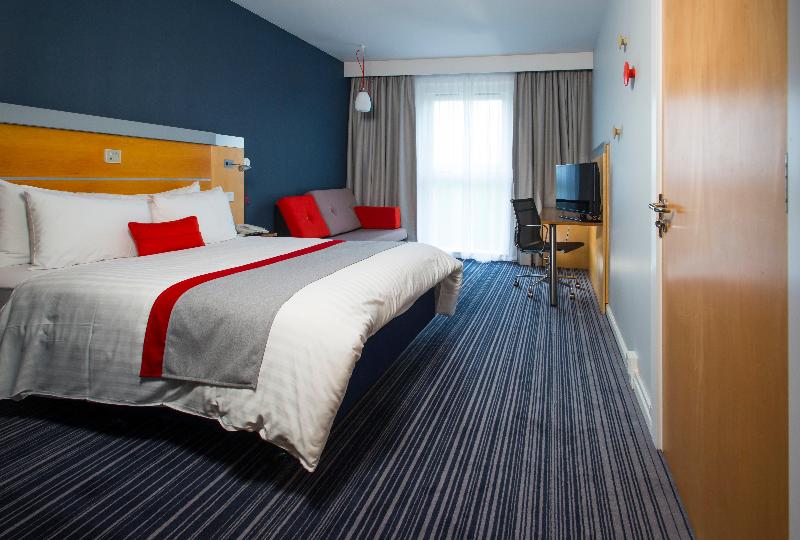 Holiday Inn Express London-Epsom Downs image