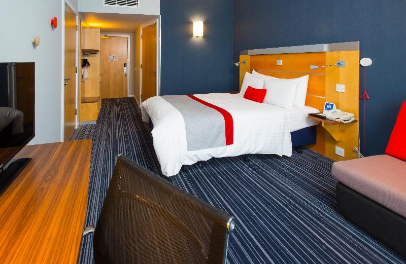 Holiday Inn Express London-Epsom Downs image