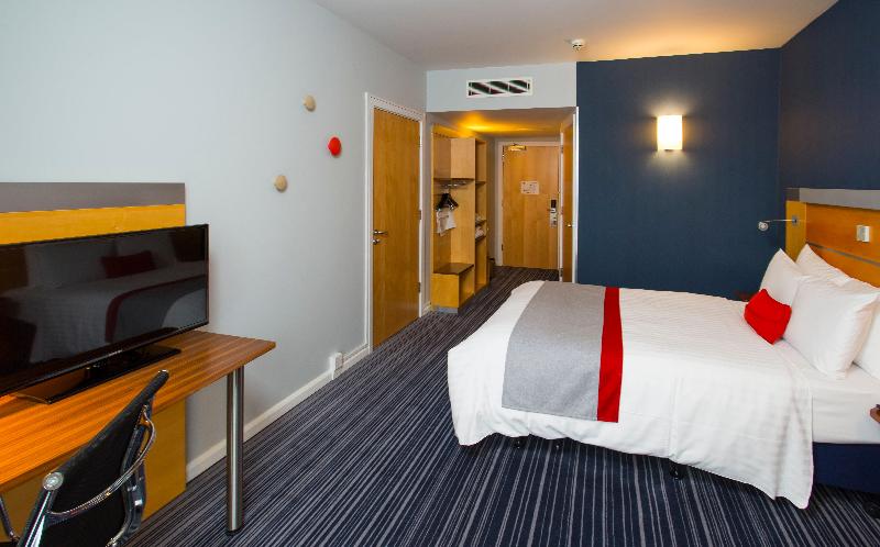 Holiday Inn Express London-Epsom Downs image