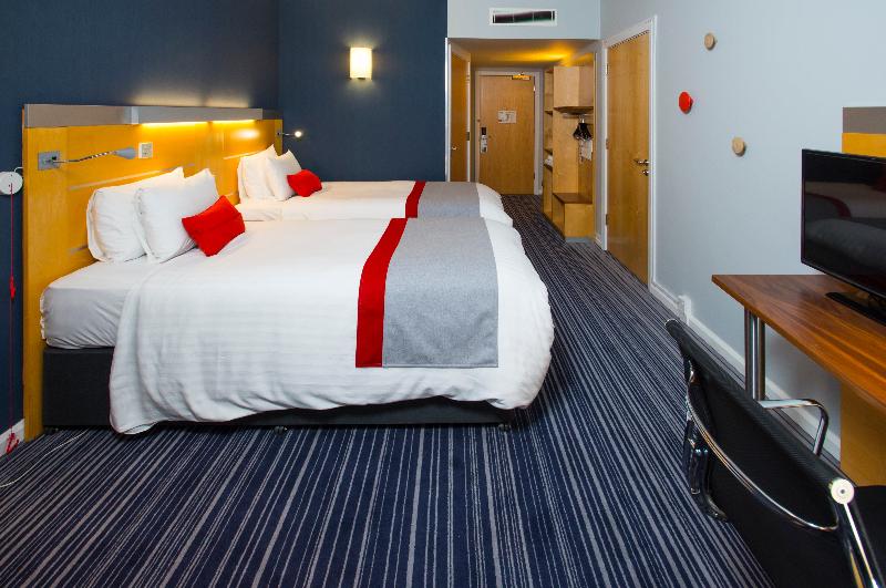 Holiday Inn Express London-Epsom Downs image