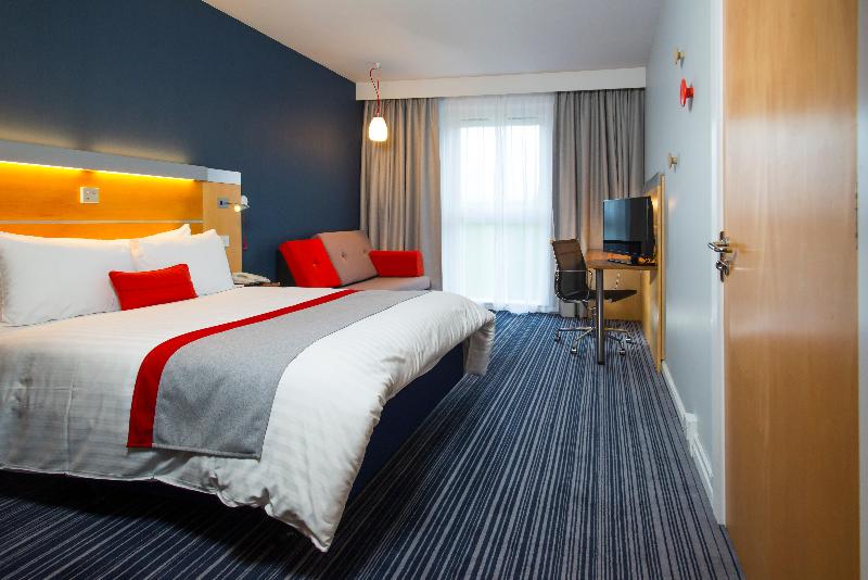 Holiday Inn Express London-Epsom Downs image