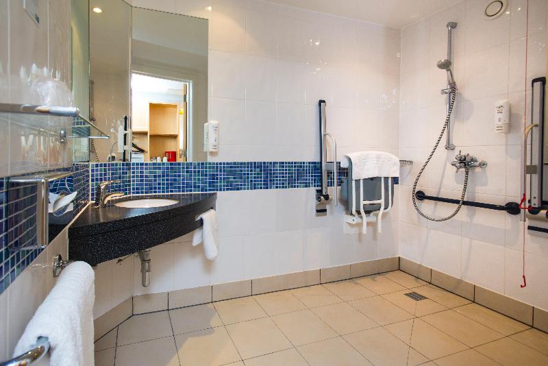 Holiday Inn Express London-Epsom Downs image