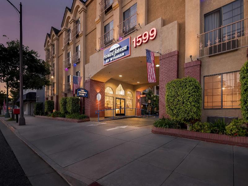 Howard Johnson by Wyndham Pasadena image
