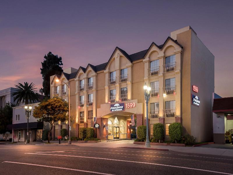 Howard Johnson by Wyndham Pasadena image