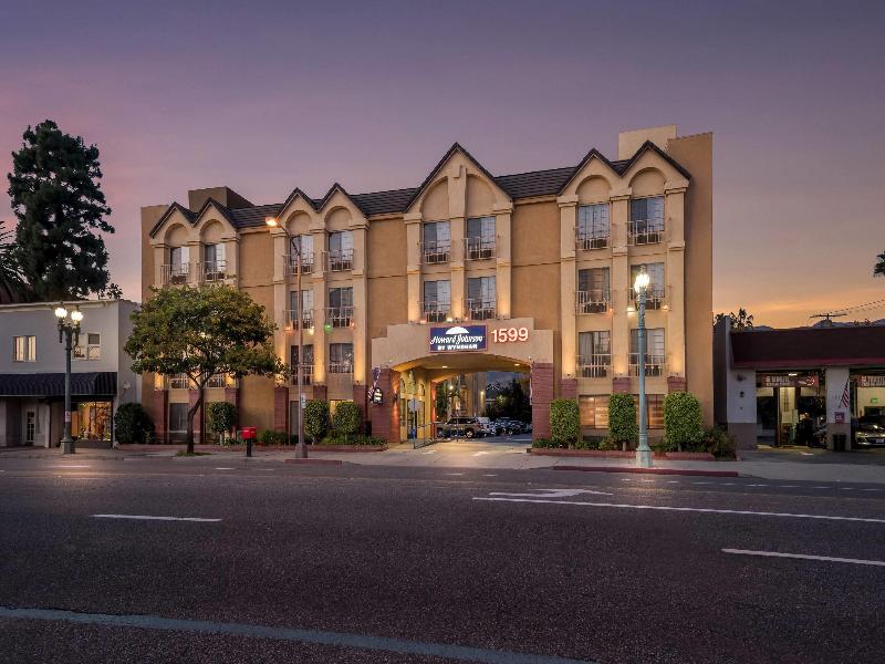 Howard Johnson by Wyndham Pasadena image