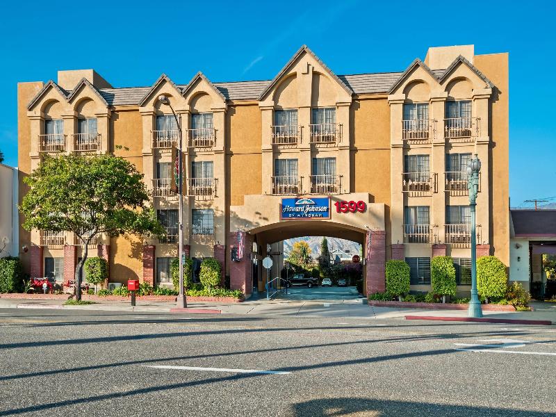 Howard Johnson by Wyndham Pasadena image