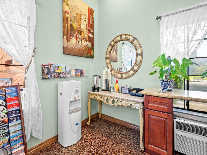 Howard Johnson by Wyndham Pasadena image