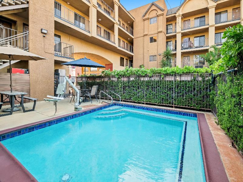 Howard Johnson by Wyndham Pasadena image