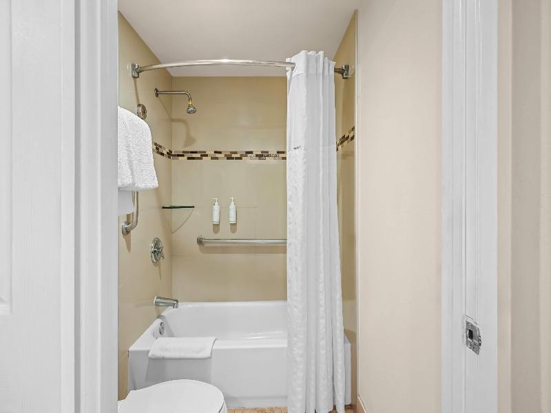 Howard Johnson by Wyndham Pasadena image