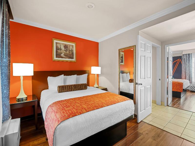Howard Johnson by Wyndham Pasadena image