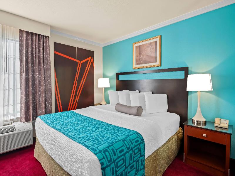 Howard Johnson by Wyndham Pasadena image