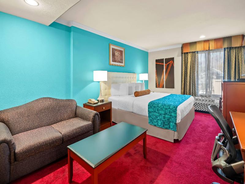 Howard Johnson by Wyndham Pasadena image