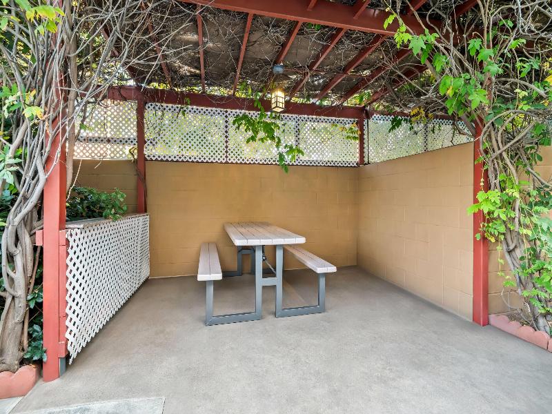 Howard Johnson by Wyndham Pasadena image