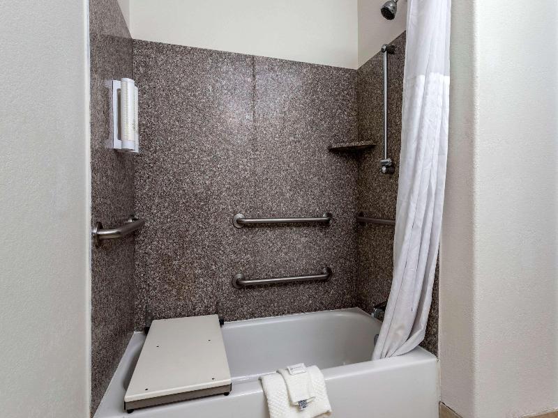 Clarion Pointe Sulphur - Lake Charles image