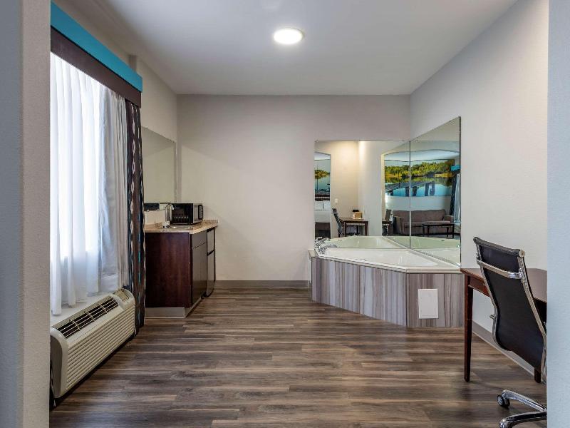 Clarion Pointe Sulphur - Lake Charles image