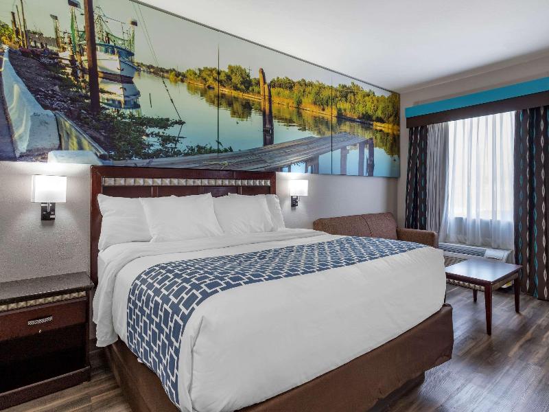 Clarion Pointe Sulphur - Lake Charles image