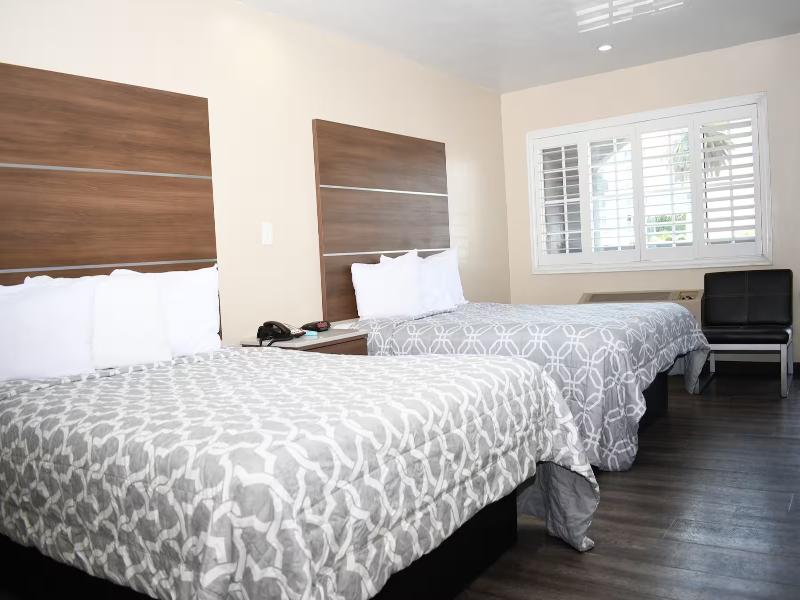 Travelodge by Wyndham Long Beach Convention Centr image