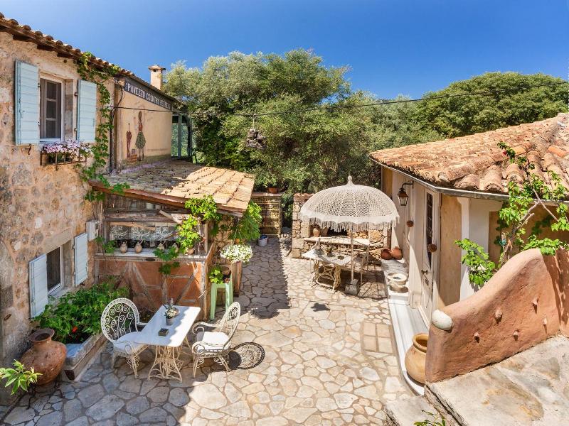Pavezzo Country Retreat image