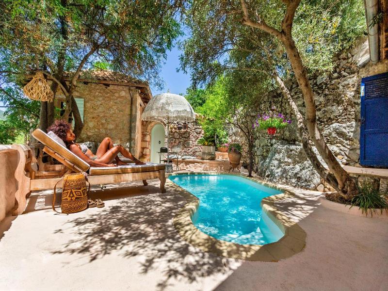 Pavezzo Country Retreat image