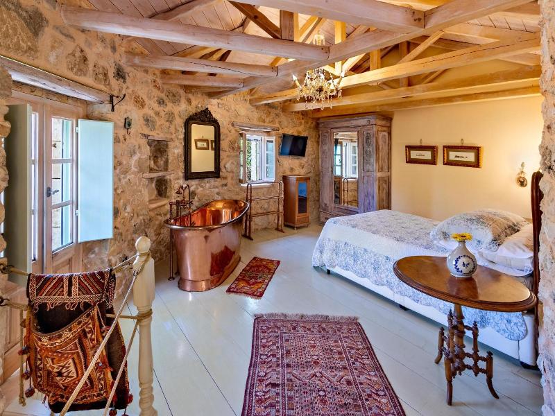 Pavezzo Country Retreat image