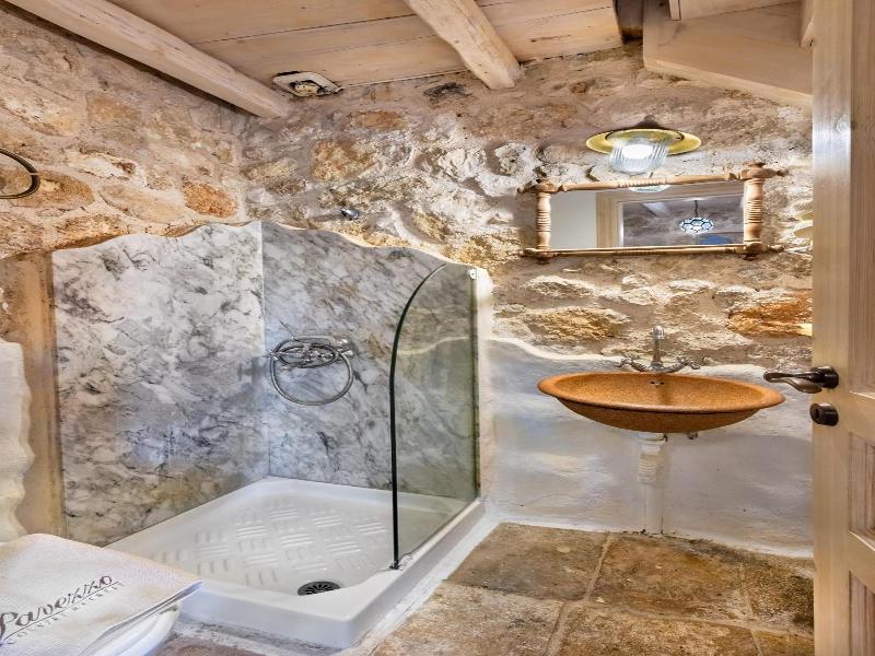 Pavezzo Country Retreat image
