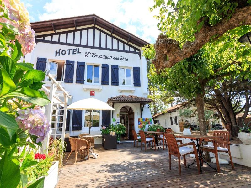 Logis Hôtel Emeraude des Bois image