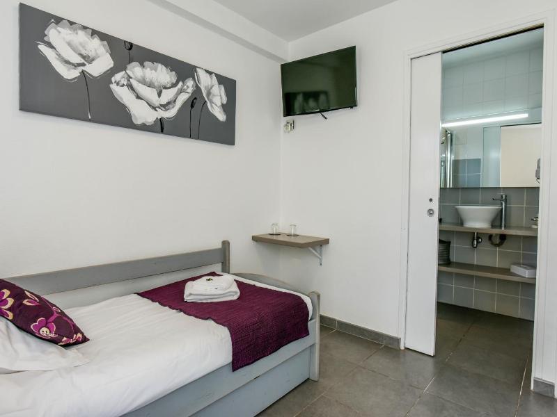 Logis Hôtel Emeraude des Bois image