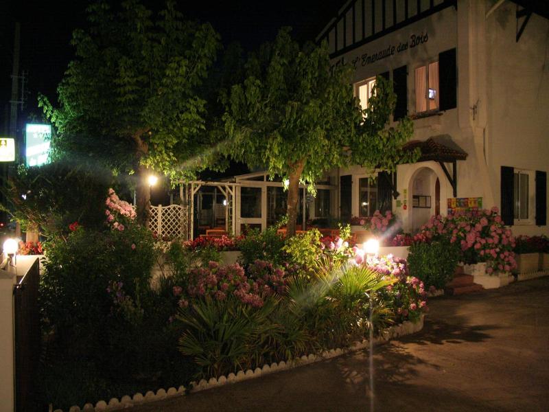 Logis Hôtel Emeraude des Bois image