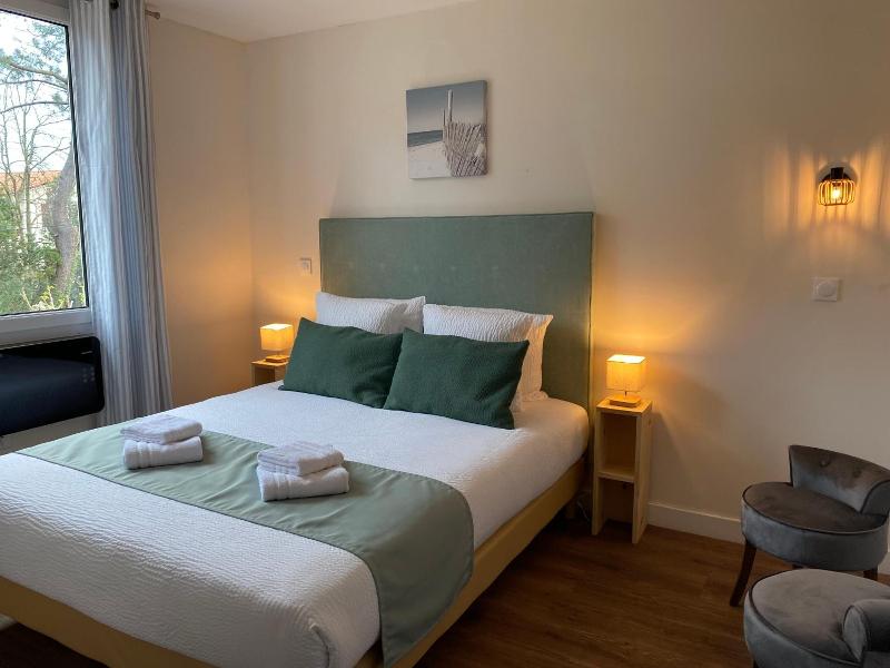 Logis Hôtel Emeraude des Bois image