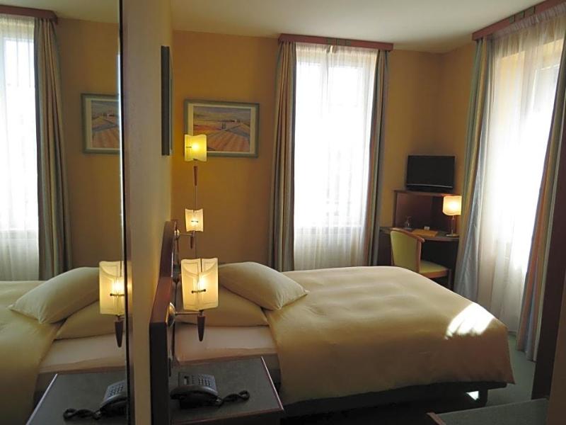 Hôtel du Port image