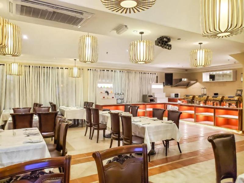 Victoria Crown Plaza Hotel image