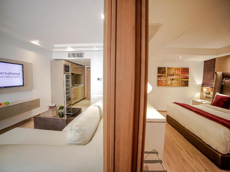 Victoria Crown Plaza Hotel image