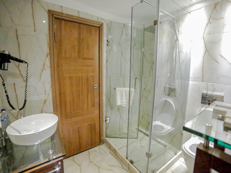 Victoria Crown Plaza Hotel image