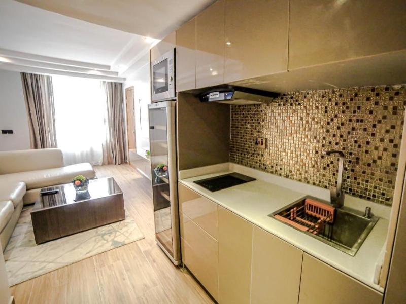 Victoria Crown Plaza Hotel image