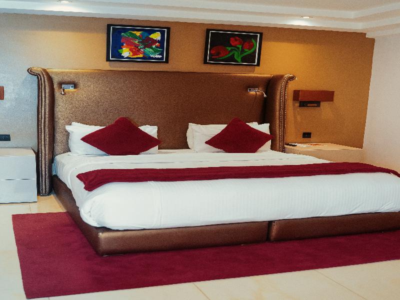 Victoria Crown Plaza Hotel image