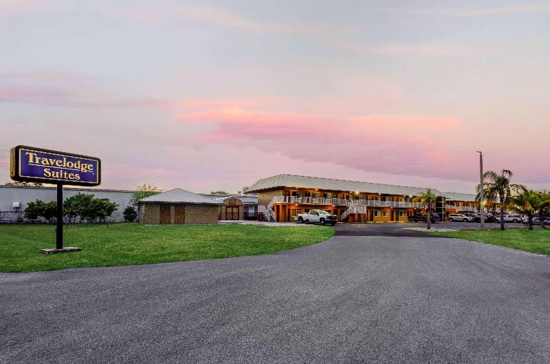 Travelodge Suites by Wyndham Lake Okeechobee image